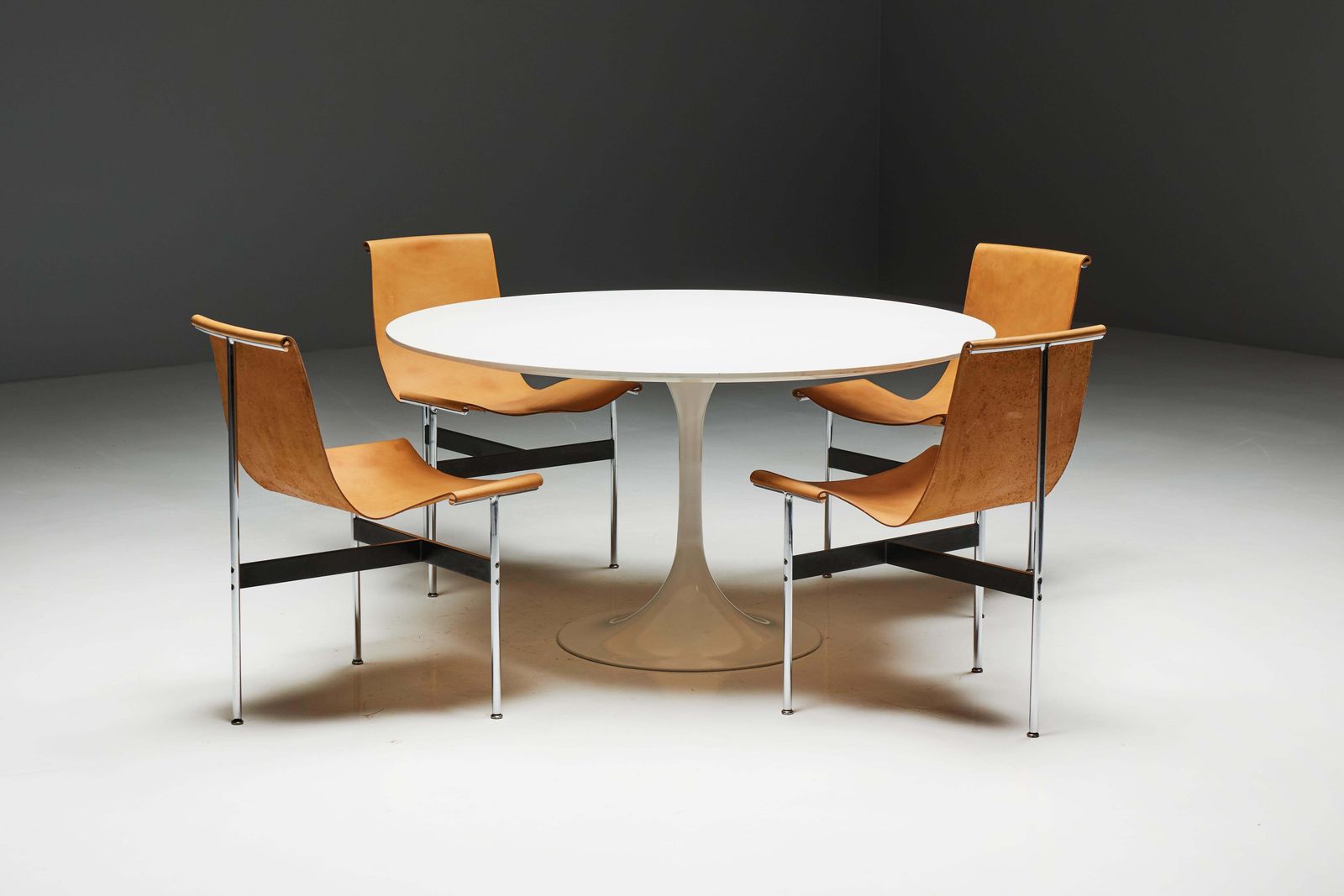 2137.0 Tulip Dining Table By Eero Saarinen For Knoll, United States, 1960s photo