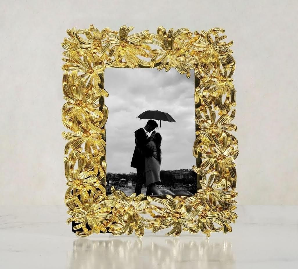 Dahlia Photo Frame In Gilded Metal, Medium Size Model. photo vinterior