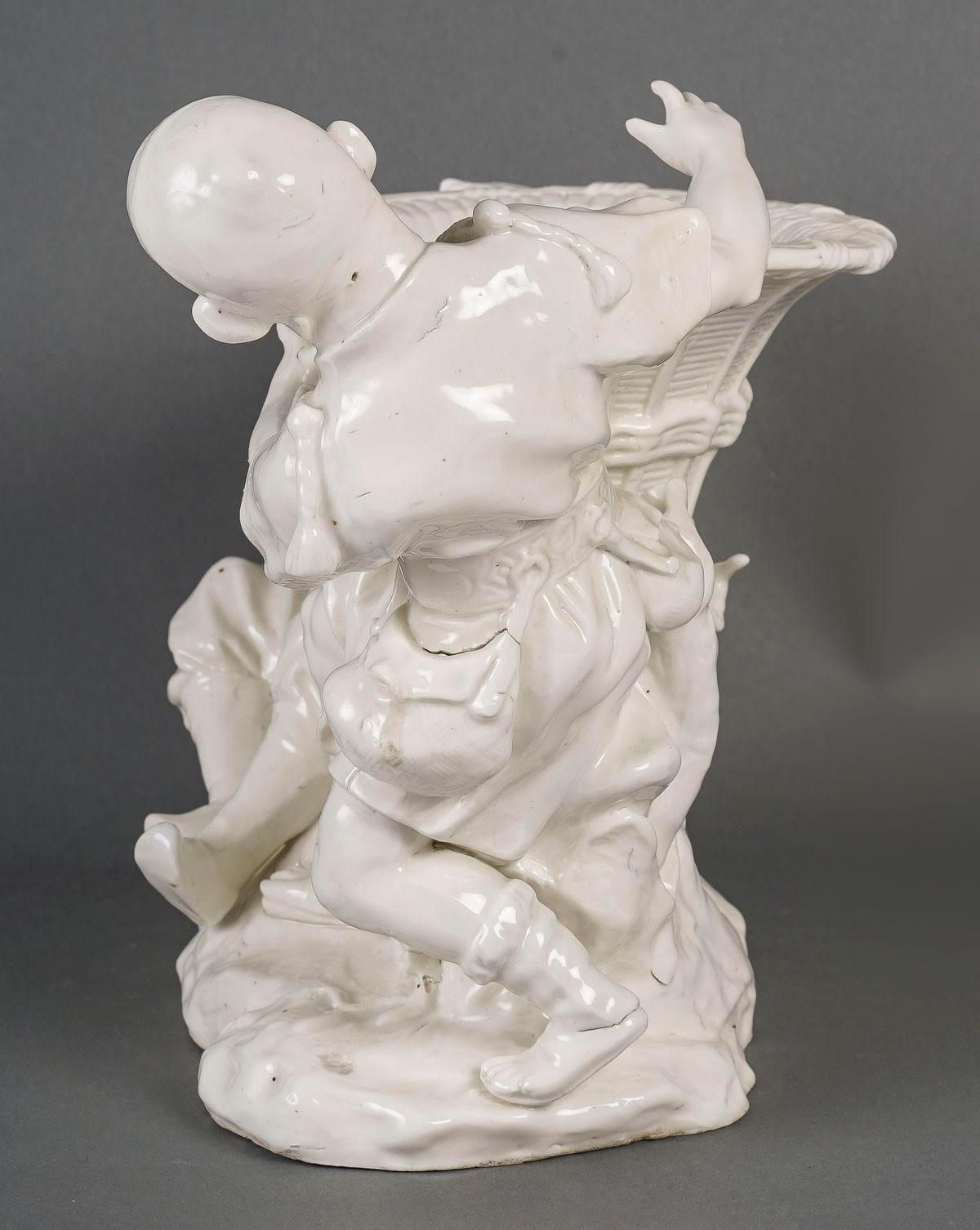 White Porcelain Jardinière, Chinese Style, Early 20th Century. photo vintage