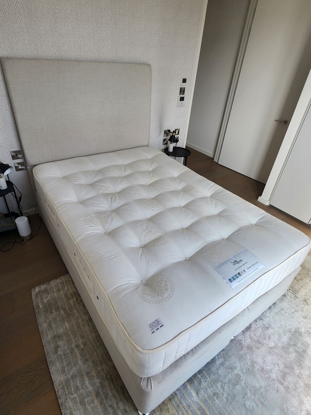 Luxury Pocket Spring Double Bed Mattress (135x190) – Excellent Condition, Barely Used   Medium/Firm