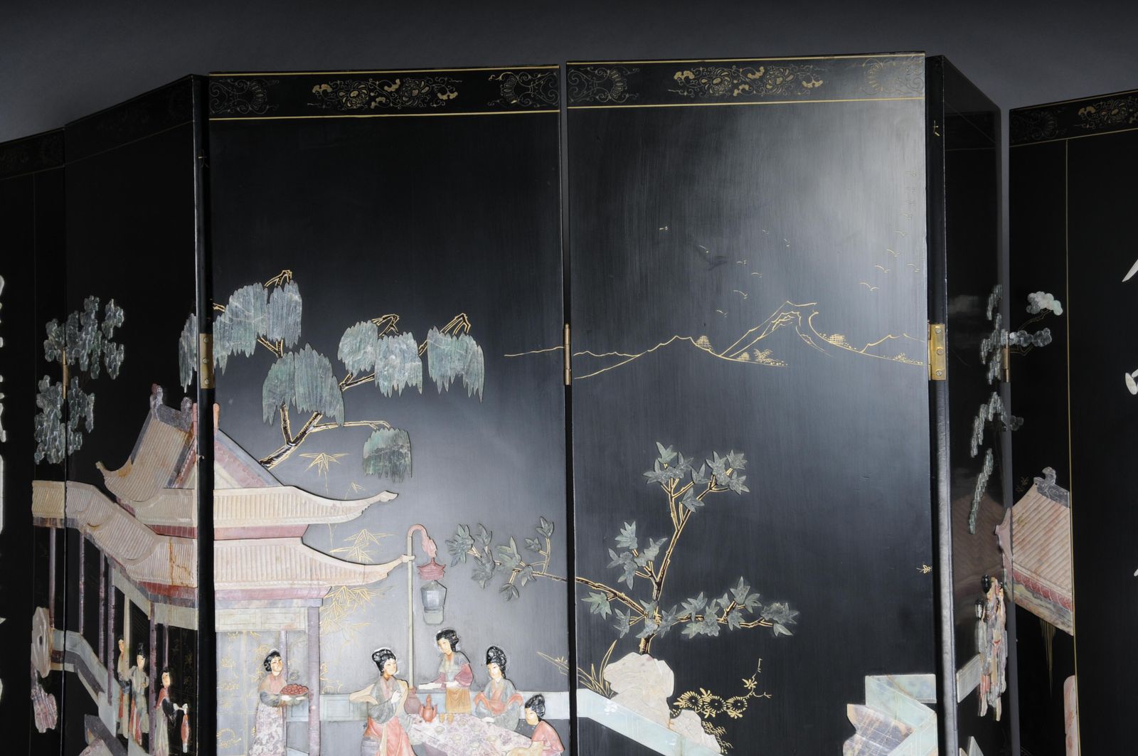 photo for sale Exclusive Japanese Screen/Room Divider Made Of Black Lacquer, Painted And Inlaid