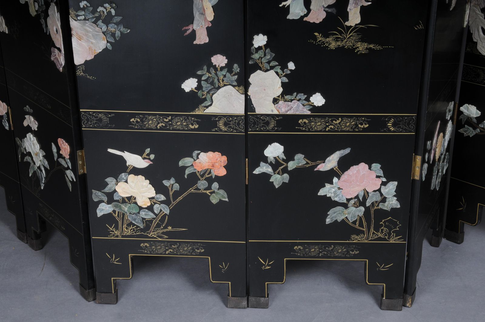 Home Decor Exclusive Japanese Screen/Room Divider Made Of Black Lacquer, Painted And Inlaid photo