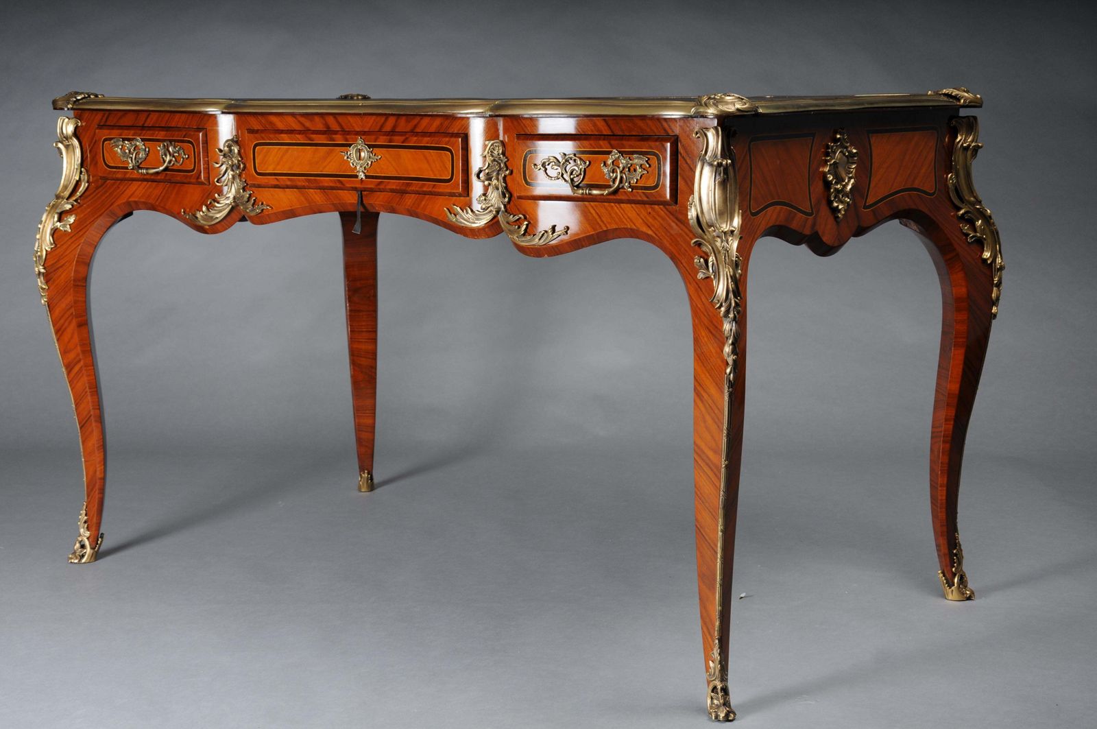 4406.0 Royal Desk/Bureau Plat In Louis XV Style With Veneer photo