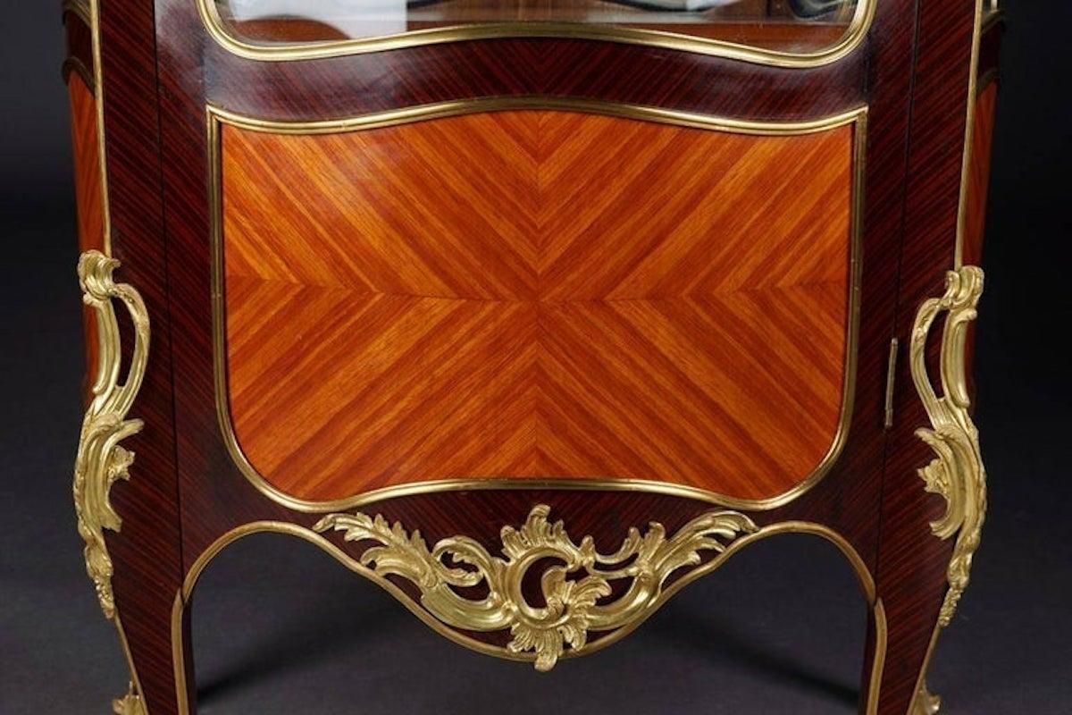 20th Century Louis XV Style French Vitrine photo vinterior