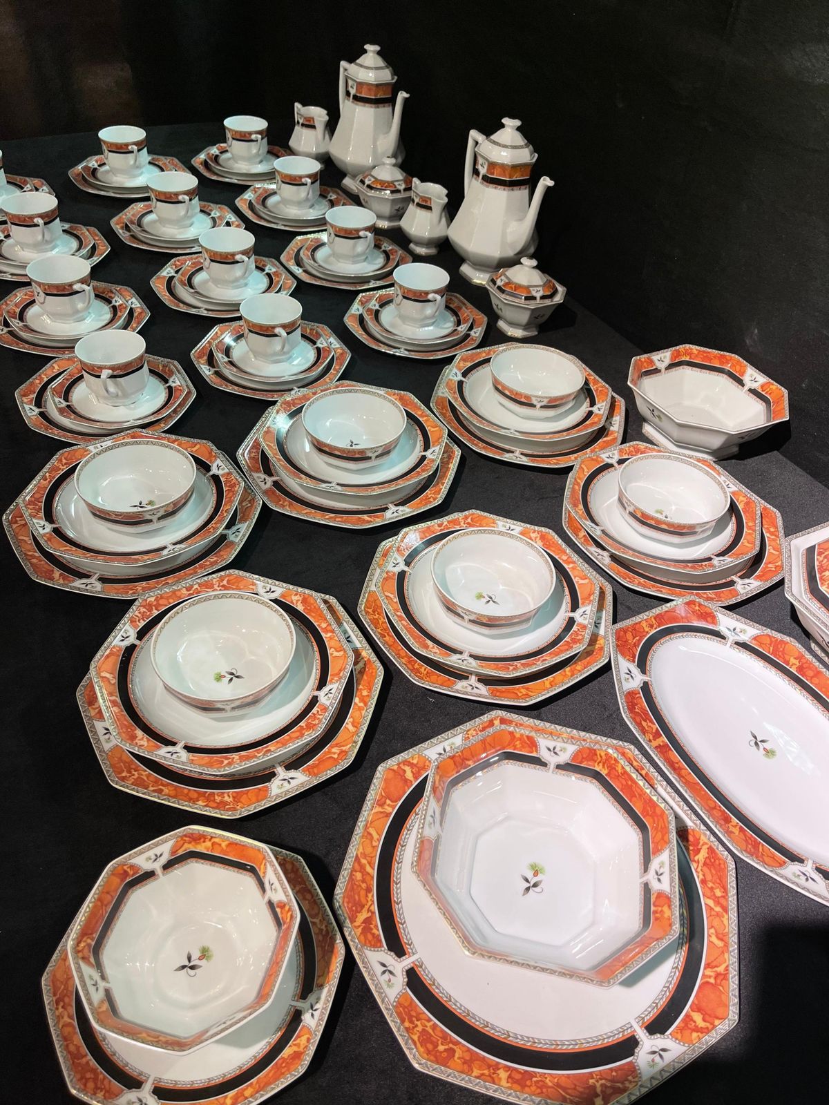 Royal Limoges Hardrien Porcelain Tea, Coffee And Dinner Service. photo 2961.0