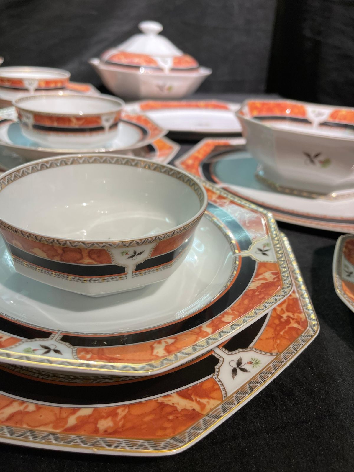 photo vintage Royal Limoges Hardrien Porcelain Tea, Coffee And Dinner Service.