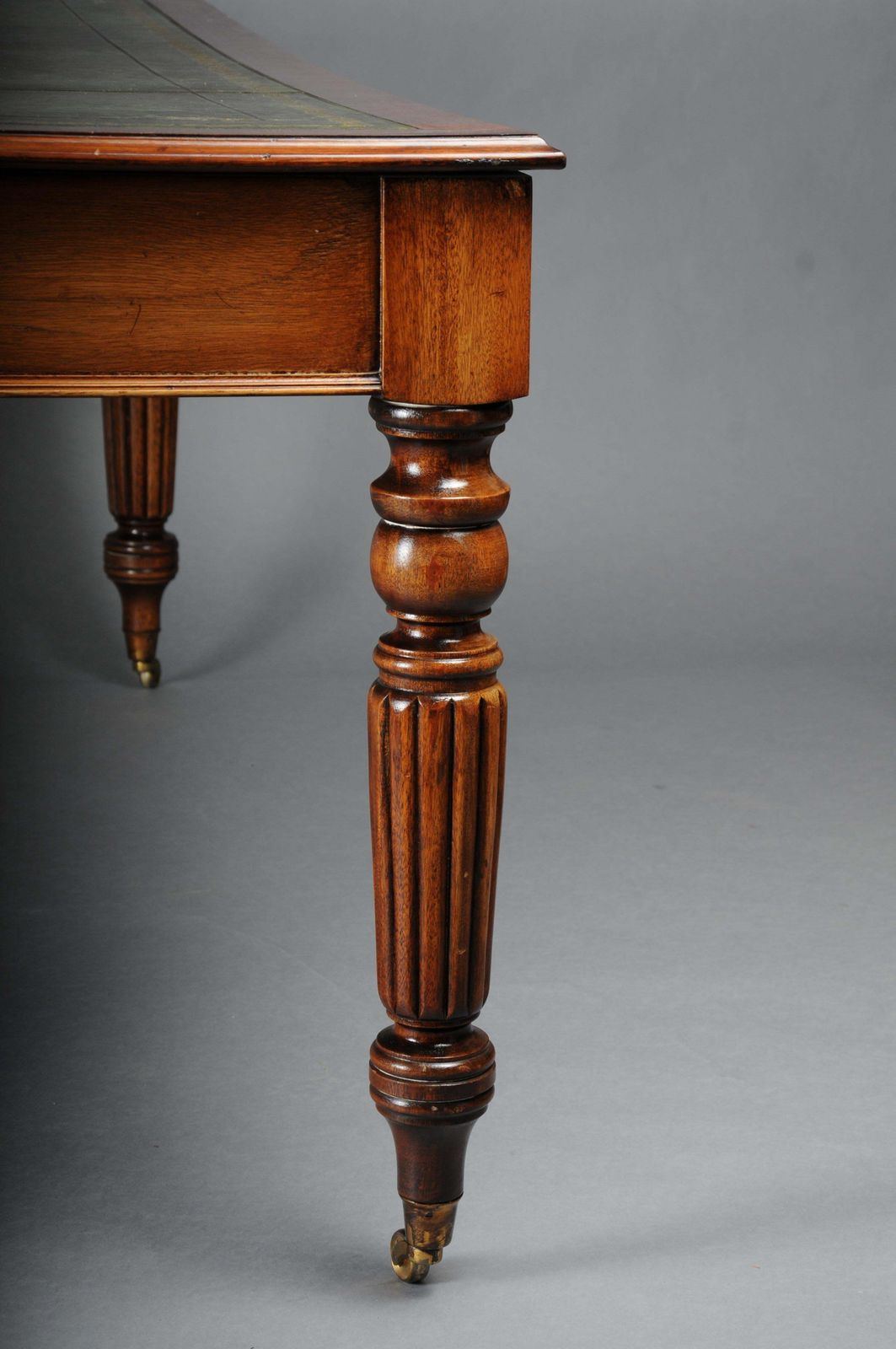 photo furniture Classic English Partner Desk/Writing Desk 20th Century, Mahogany