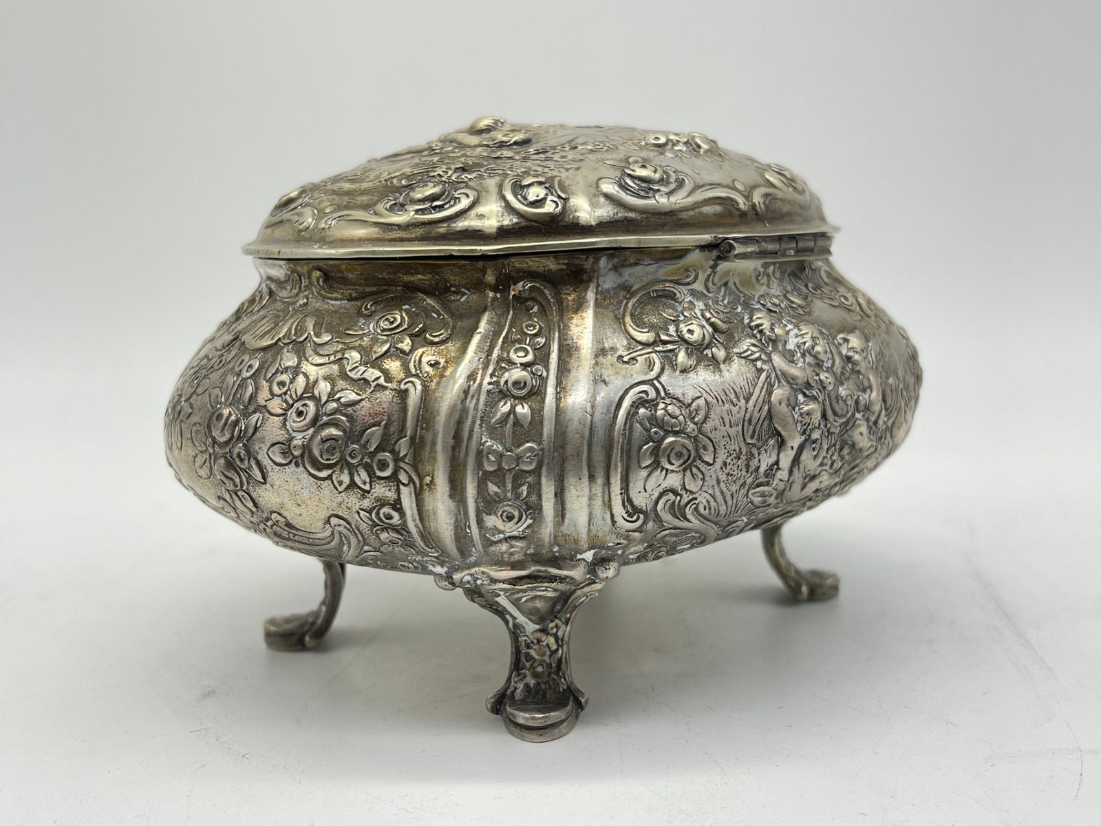 Exclusive Bonboniere / Sugar Lidded Box 800 Silver Germany Gilded, Flowers Putto photo vinterior