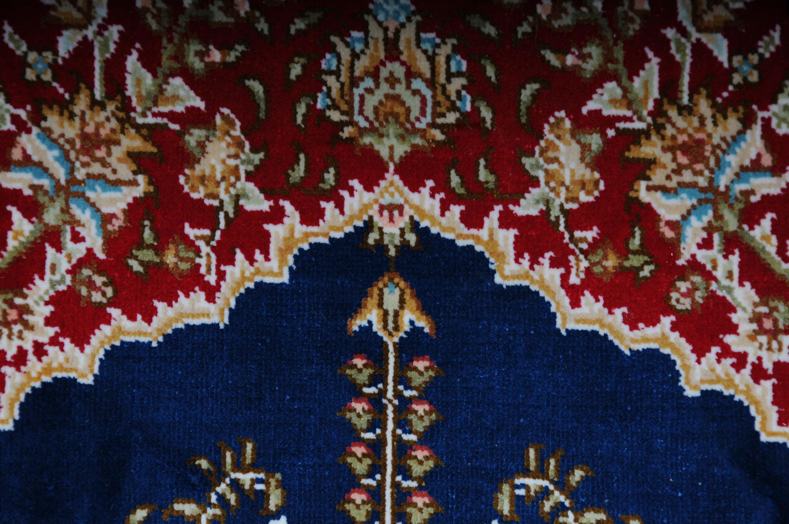 photo furniture Anatolian Prayer Rug/Tapestry Cotton/Silk, 20th Century