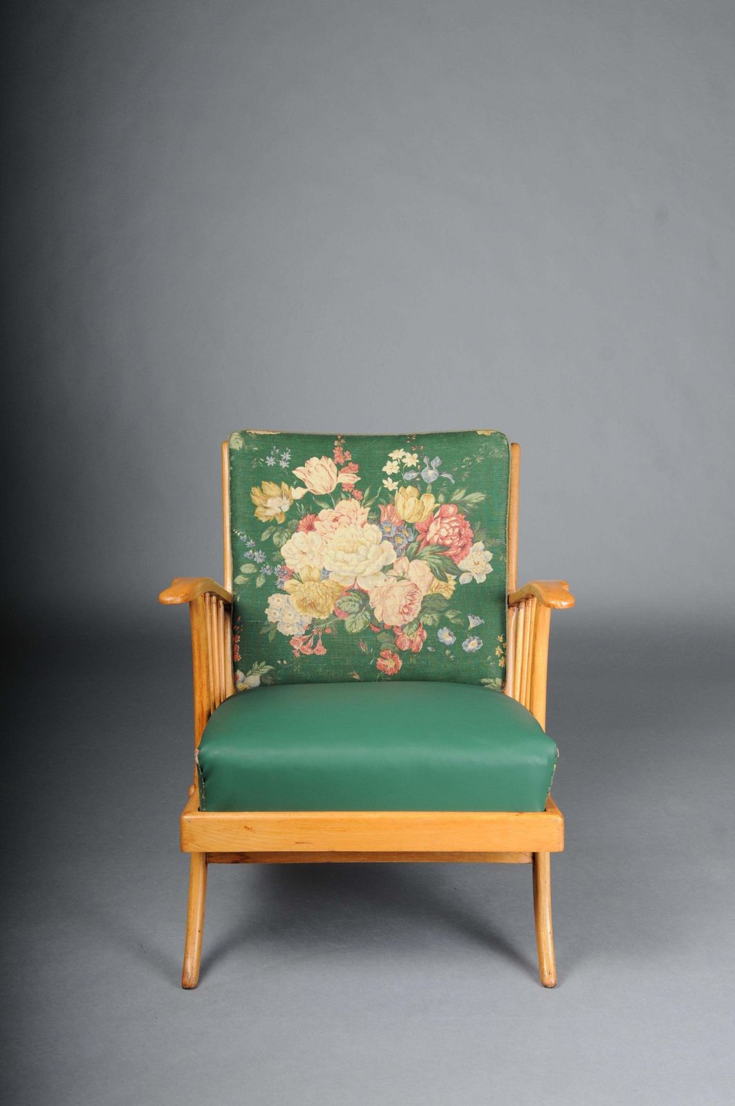 Impressive 1950s Armchair/Club Chair/Lounge Chair Paolo Buffa, Maple. photo for sale