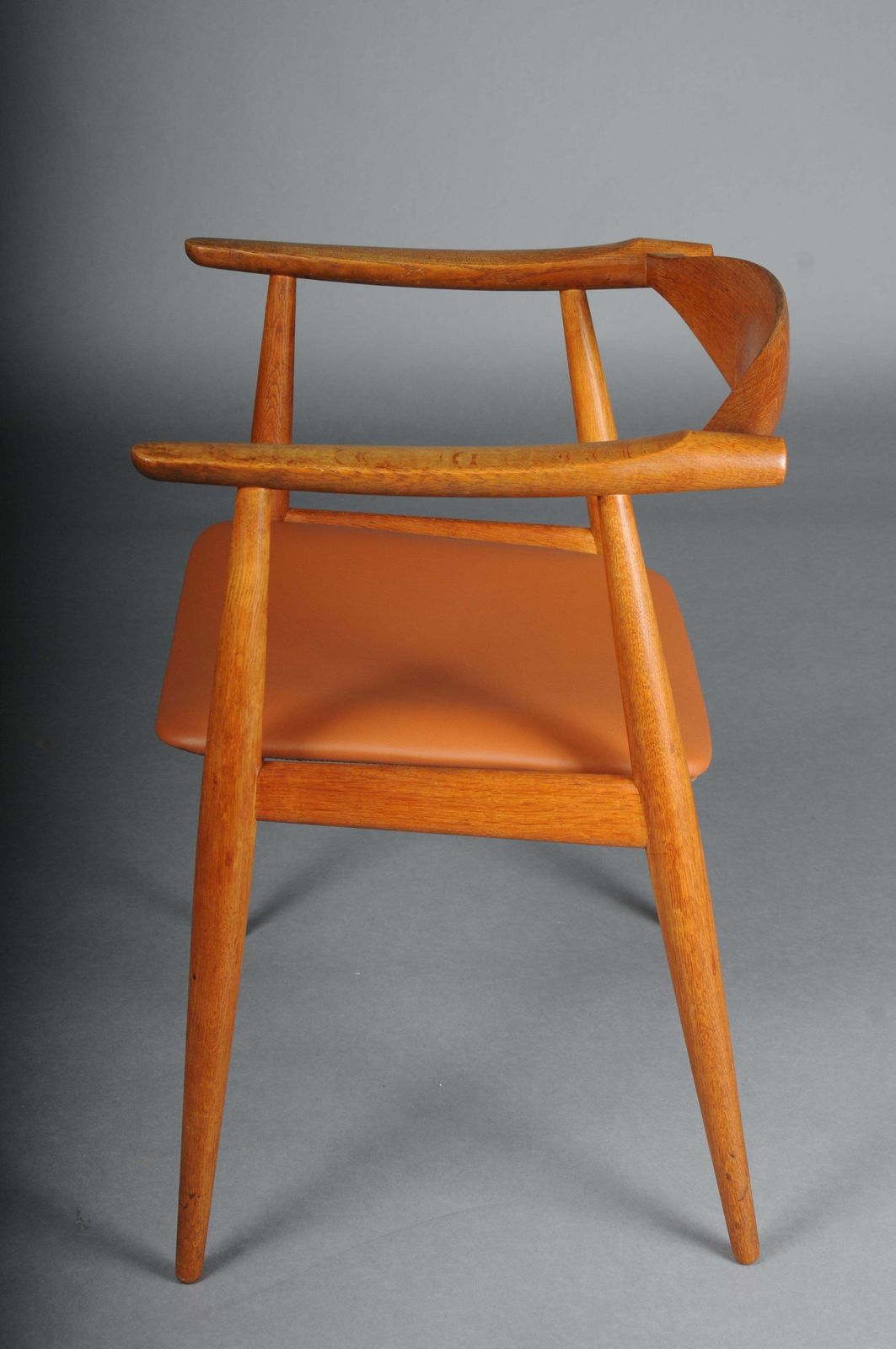 Hans J. Wegner. Armchair, Teak/Leather, Model Ch 35, Carl Hansen & Son, Denmark. photo vinterior
