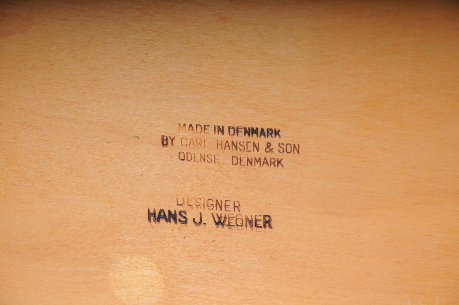photo buy Hans J. Wegner. Armchair, Teak/Leather, Model Ch 35, Carl Hansen & Son, Denmark.