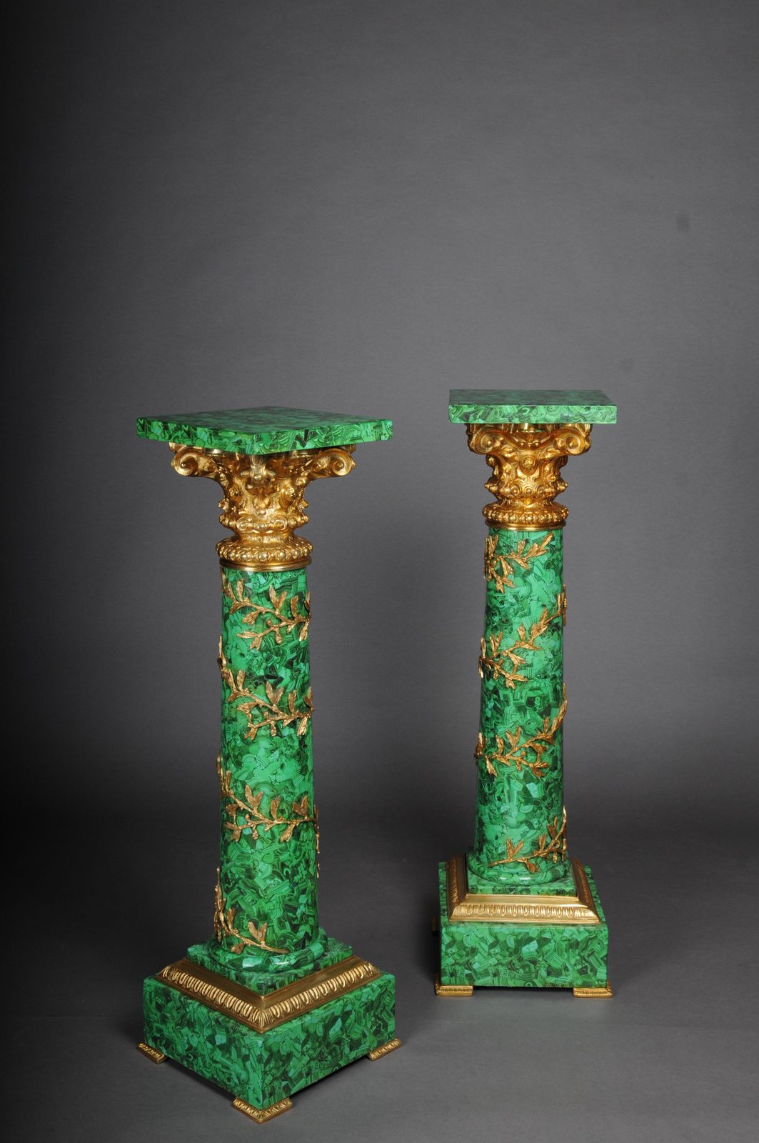 photo vinterior Royal Empire Column With Malachite And Gilt Bronze