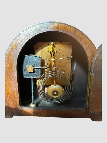 Andrew English 30’s Striking Hammer Mechanical Mantle Clock Oak Very Pretty photo vinterior