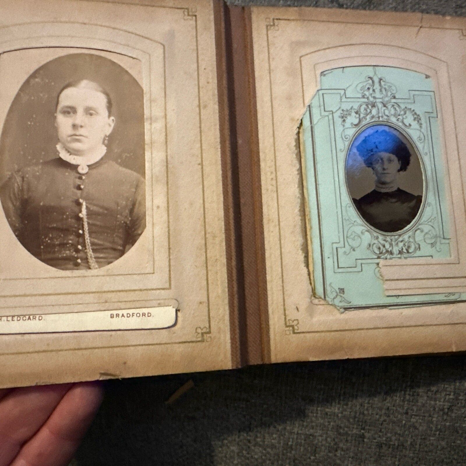 photo vinterior Antique Victorian Photograph Album Tooled Leather