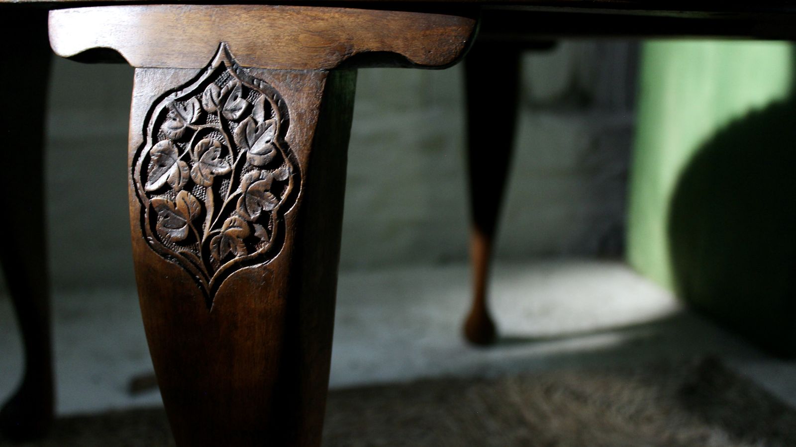 A 1930's Anglo Indian Circular Teak Carved Coffee Table With A Nest Of 4 Smaller Side Tables photo vinterior