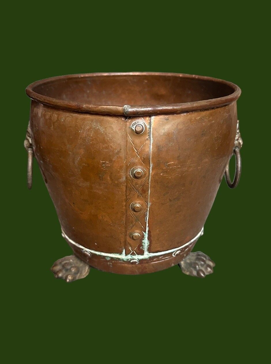 Antqiue Engiish Rivetted Copper Lions Head Handles Raised Paw Feet Planter
