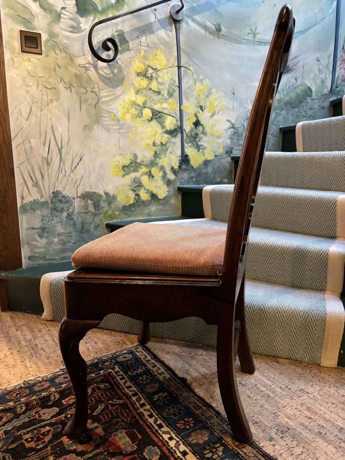 Four 18th Century Oak, Elm And Fruitwood Standard Dining Chairs photo vinterior