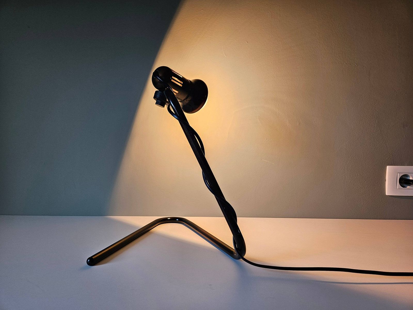 Mid Century Industrial Office Lamp / Metal Desk Lamp / Drawing Lamp / Table Lamp / Vintage Adjustable Lamp / Brown Table Lamp / Copper Lamp photo vinterior