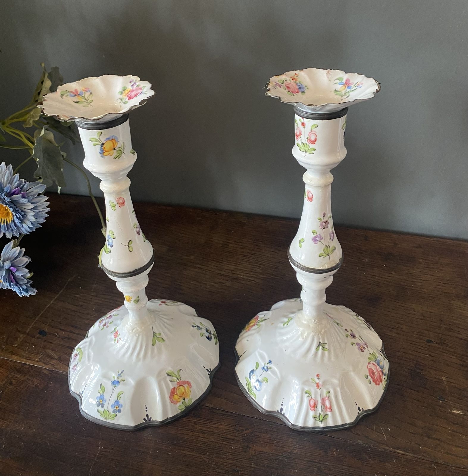 A Pair Of Bilston/Battersea Mid 18th Century Candle Sticks photo vinterior