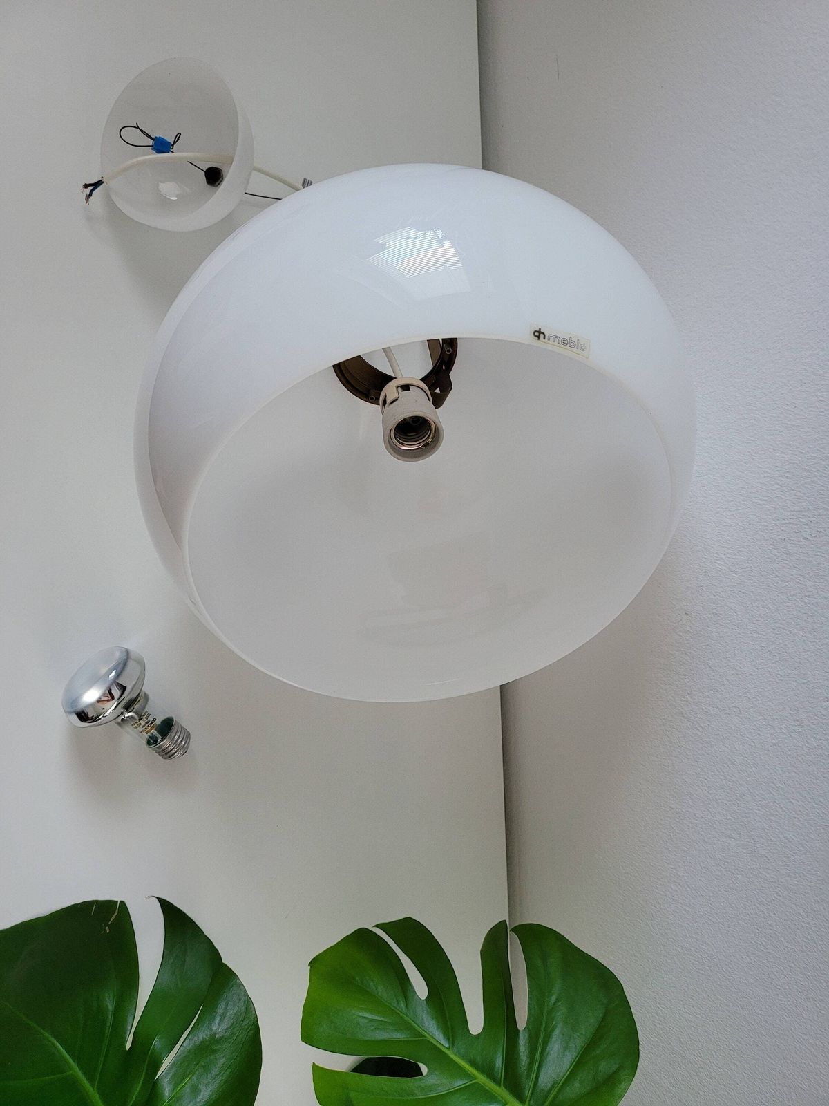 Vintage Pendant Light Guzzini Zurigo, Space Age Ceiling Light, Lucerna Pendant Lamp, Plastic White Lamp, Meblo 70's Italian Design, Mcm photo vintage