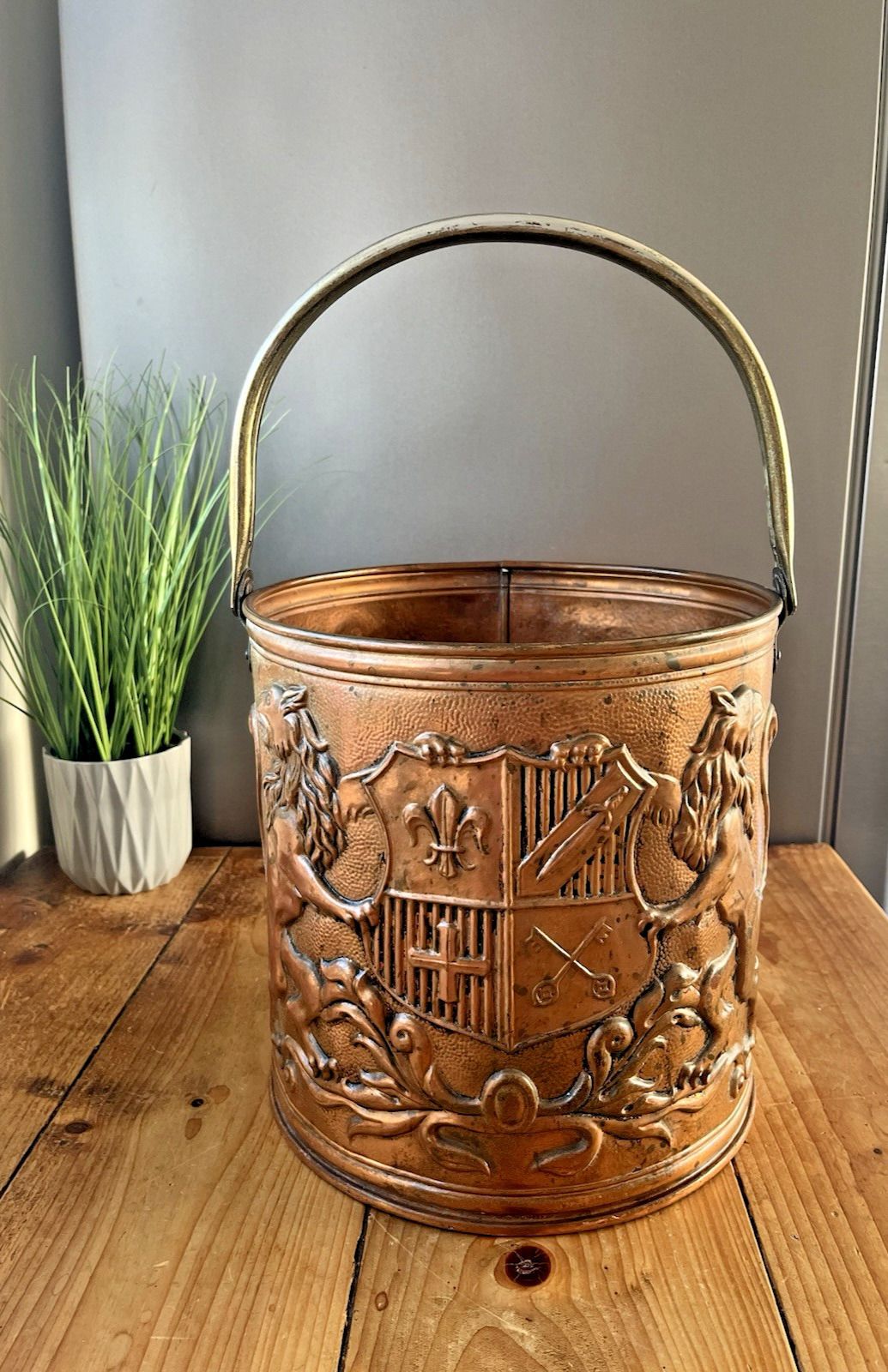 Vintage Copper Coat Of Arms Heraldic Regal Lion Coal Bucket Scuttle Kindling Bin