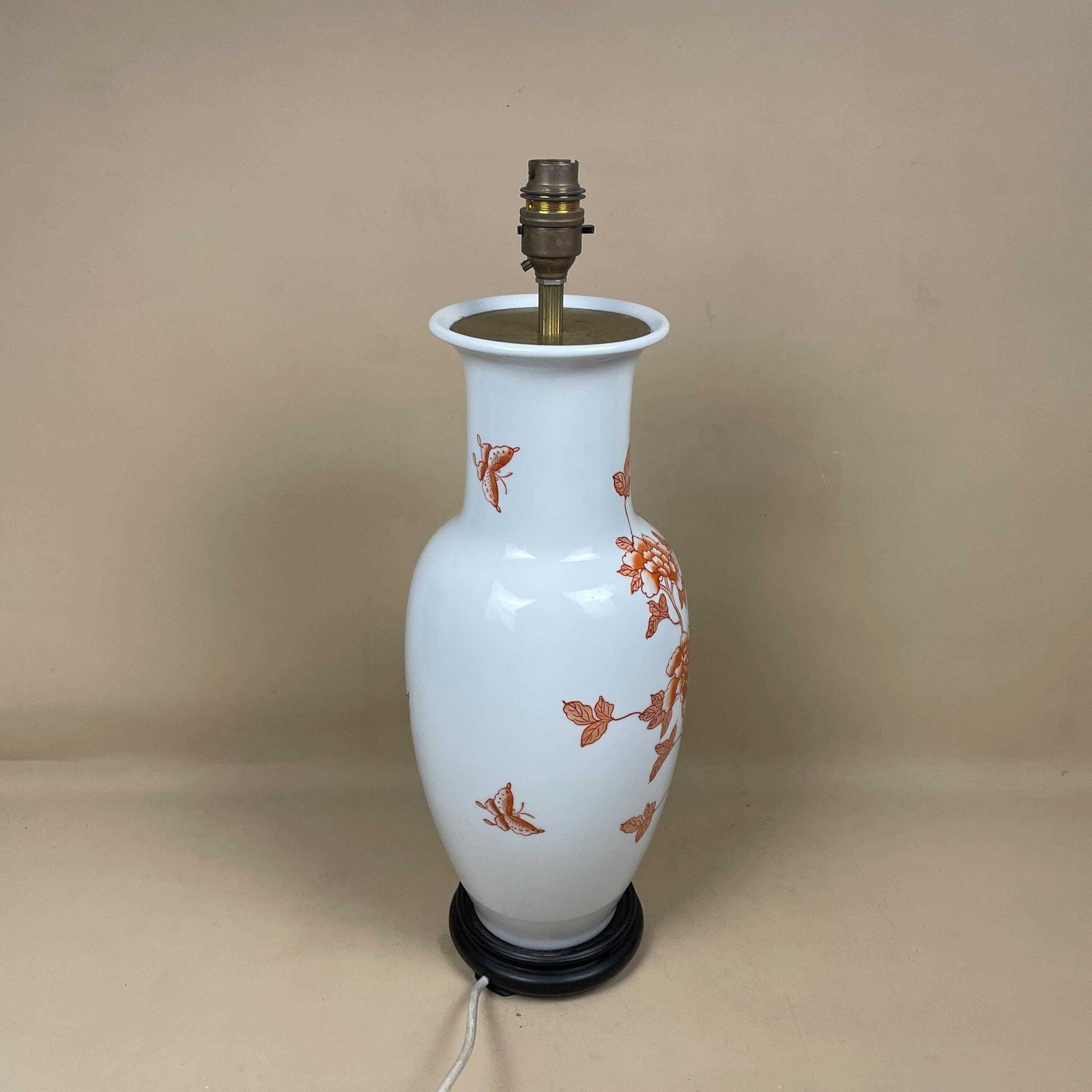 Vintage Ceramic Lamp Light Bedside Table Hand Painted Floral Design Pattern Wood Base Oriental Chinese Vase White Orange Antique Brass photo furniture