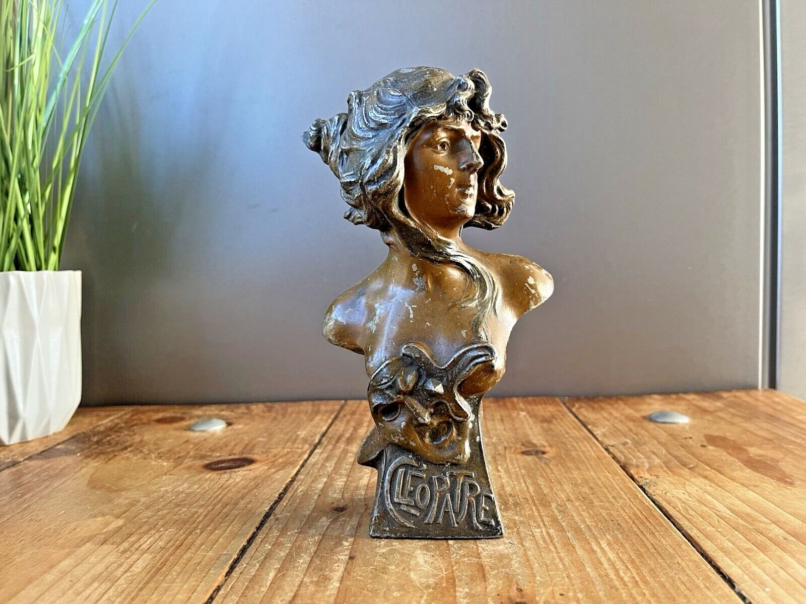French Art Nouveau Bronzed Spelter Cleopatra Cleopatre Bust Statue Desk Ornament photo vinterior