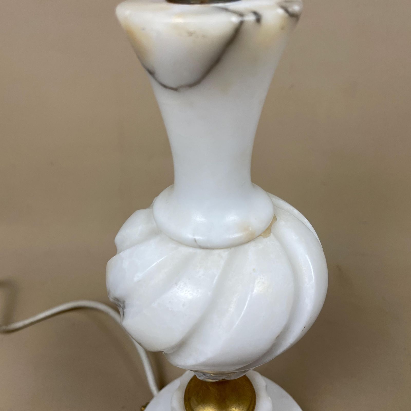 Antique Marble Lamp Light Bedside Side Table Desk Marbled Patterned Detail Vintage Pattern Stone Retro White Gold Brass Metal Ornate Pattern photo 79.0