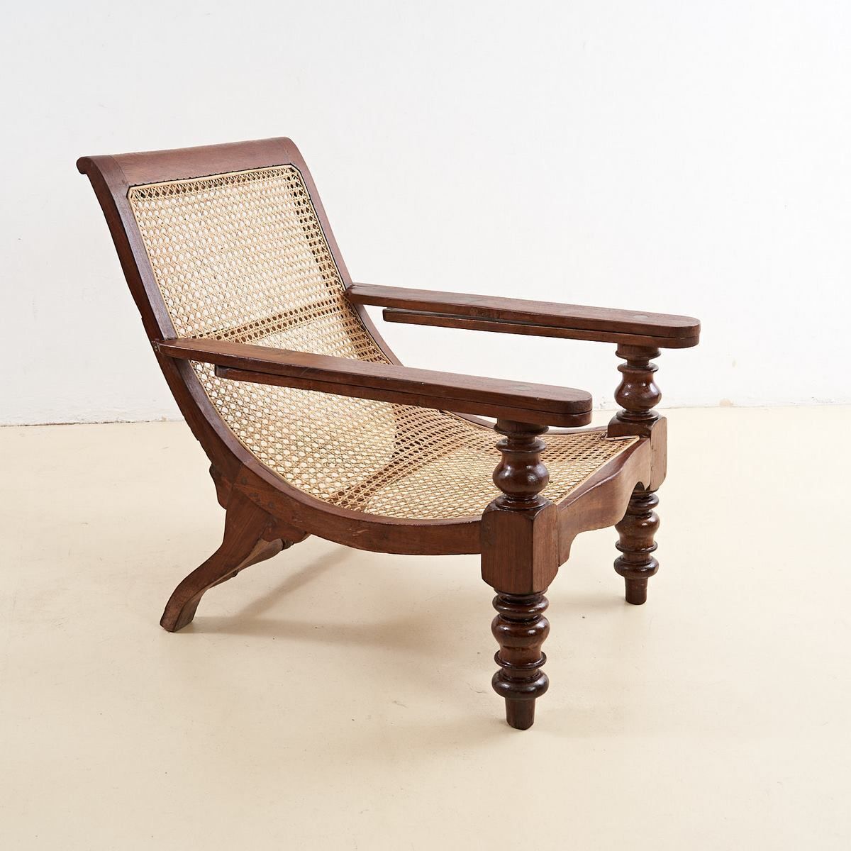 Colonnial Style Fireplace Chair In Vienna Straw photo Furniture