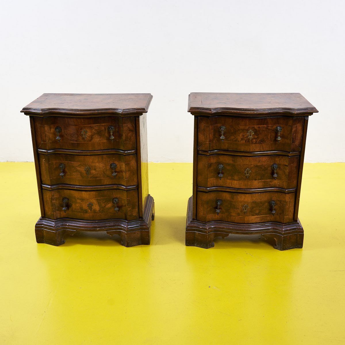 Pair Of Vecchia Cerea Bedside Tables, Early 1900s, In Walnut Wood, Slabed And Threaded, With Three Mossi Drawers