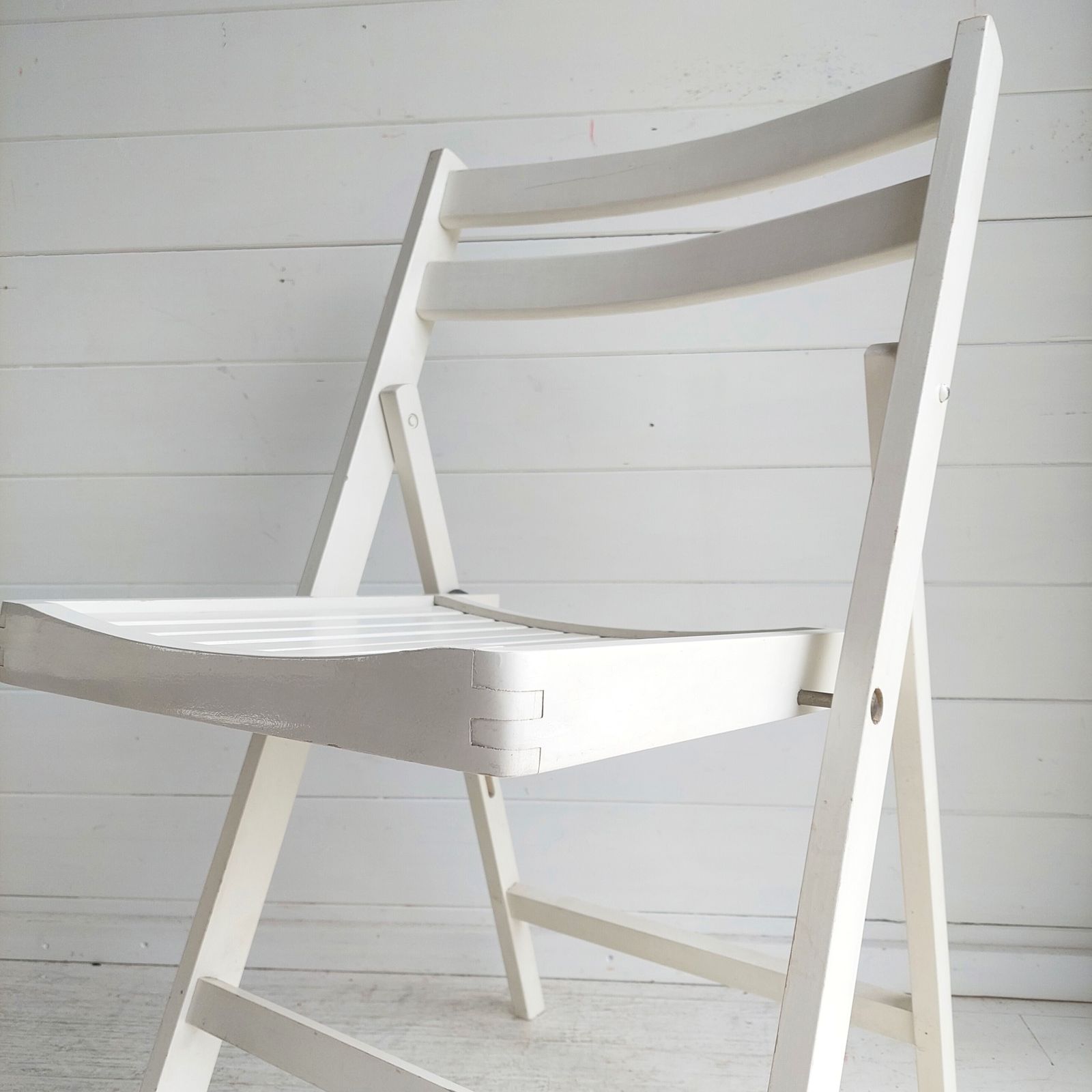 photo furniture Pair Of Mid Century Folding Chairs Vintage White Slat Dining Chairs 70s Set Of 2