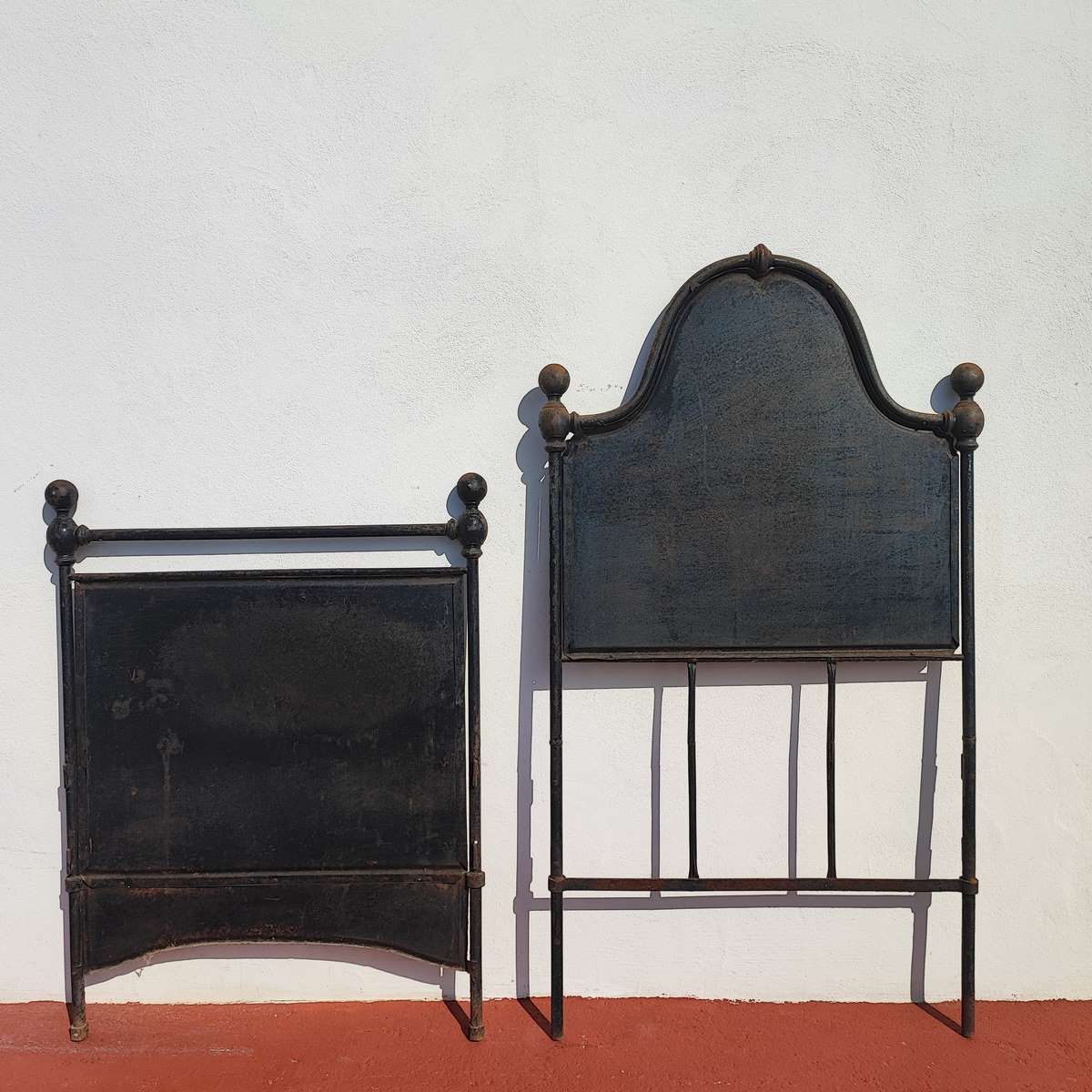 144.0 Vintage Wrought Iron Bed photo