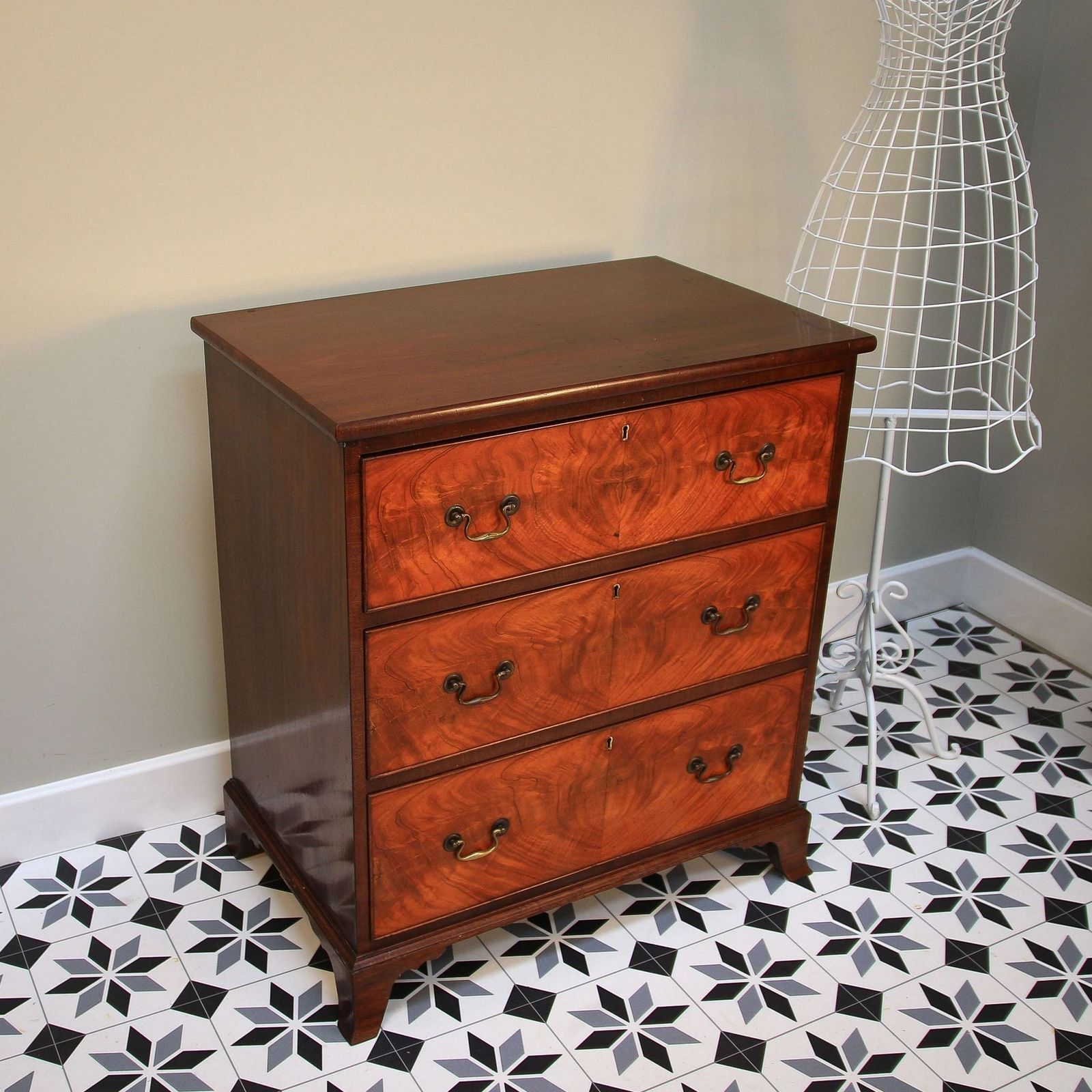 Chest Of Draws Georgian Style Mahogany Chest Of Three Graduated Draws photo for sale