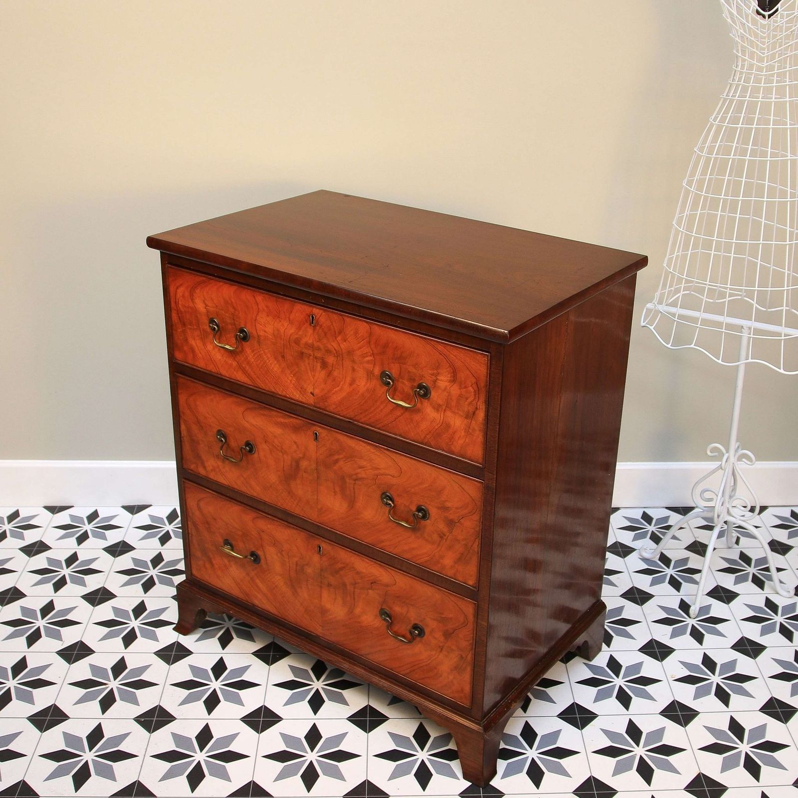 Chest Of Draws Georgian Style Mahogany Chest Of Three Graduated Draws photo Furniture