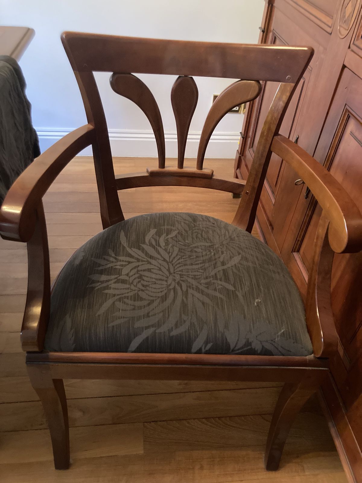 Stunning French Grange Dining Table & 6 Chairs In Excellent Condition photo furniture