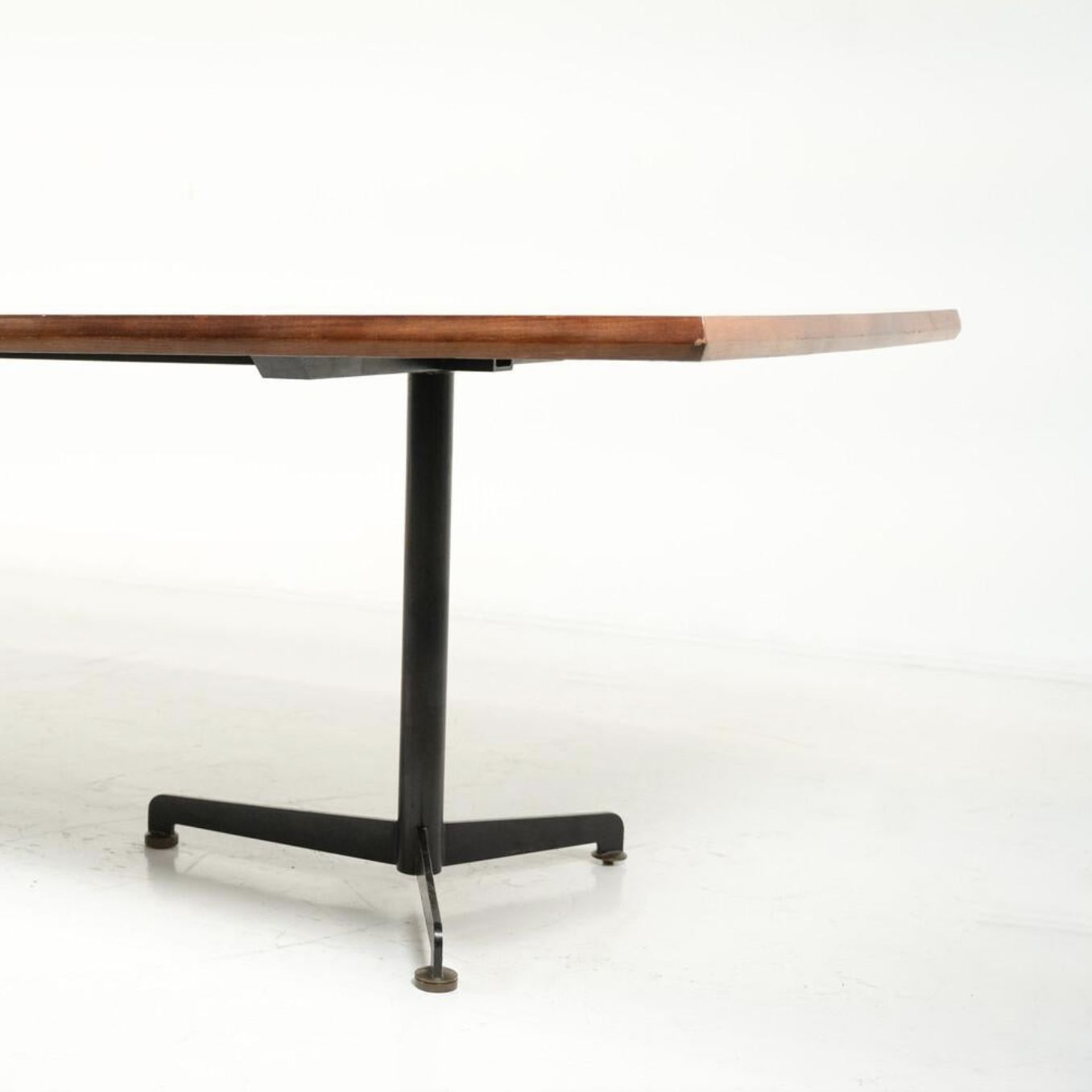 Mid Century Modern Desk By Olsvaldo Borsani, 1960s photo vinterior