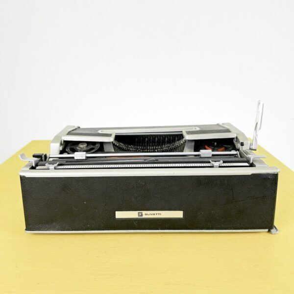 Vintage Olivetti Typemachine Letter Dl photo vintage