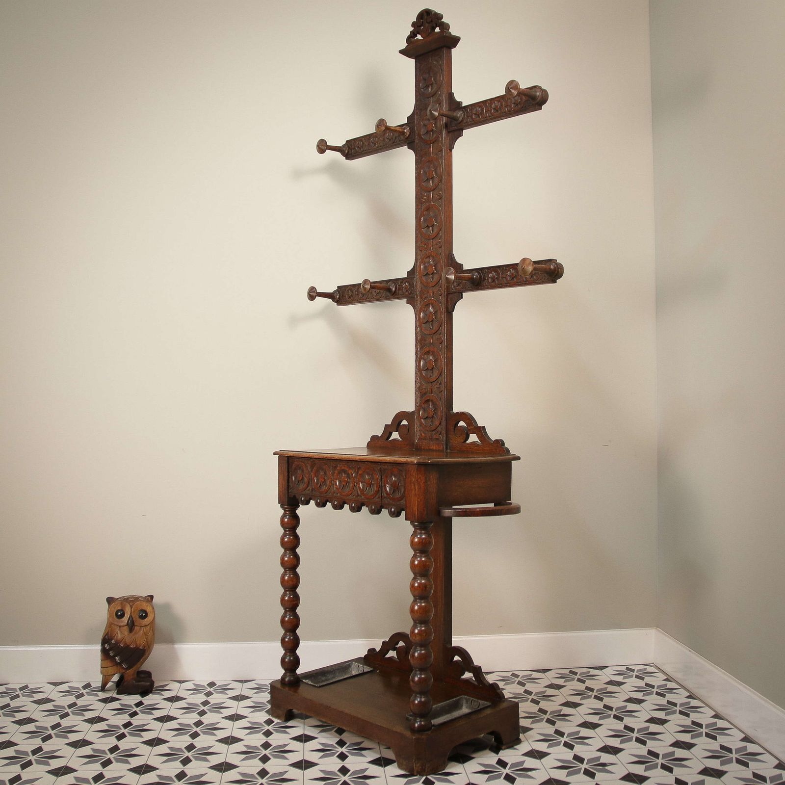 Hall Stand Late Victorian In A Crucifix Shape With Bobbin Legs