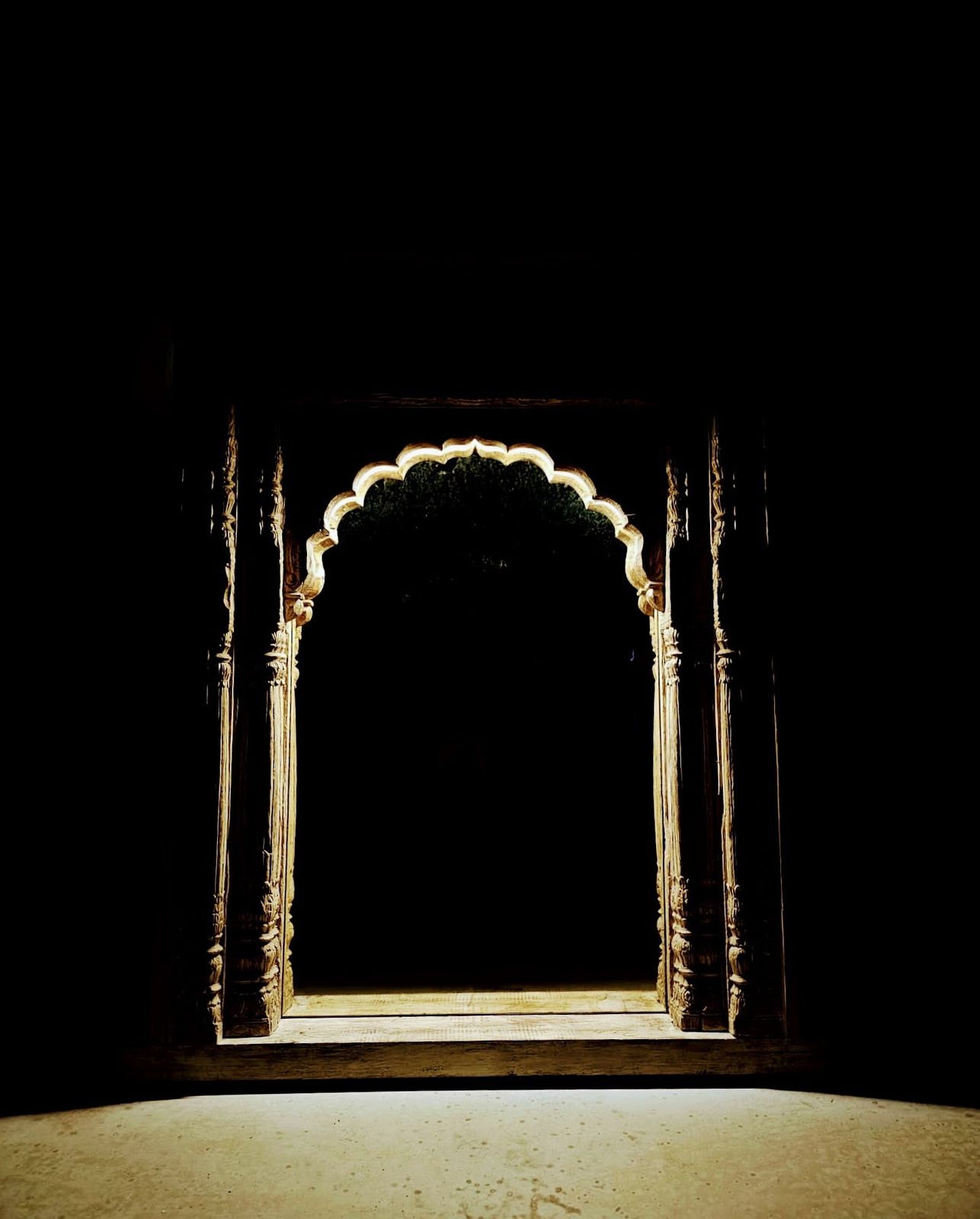 19th Century Antique Indian Wooden Jharokha Mirror | Handcrafted Wall Décor With Mughal Heritage & Rajasthani Carving photo vinterior