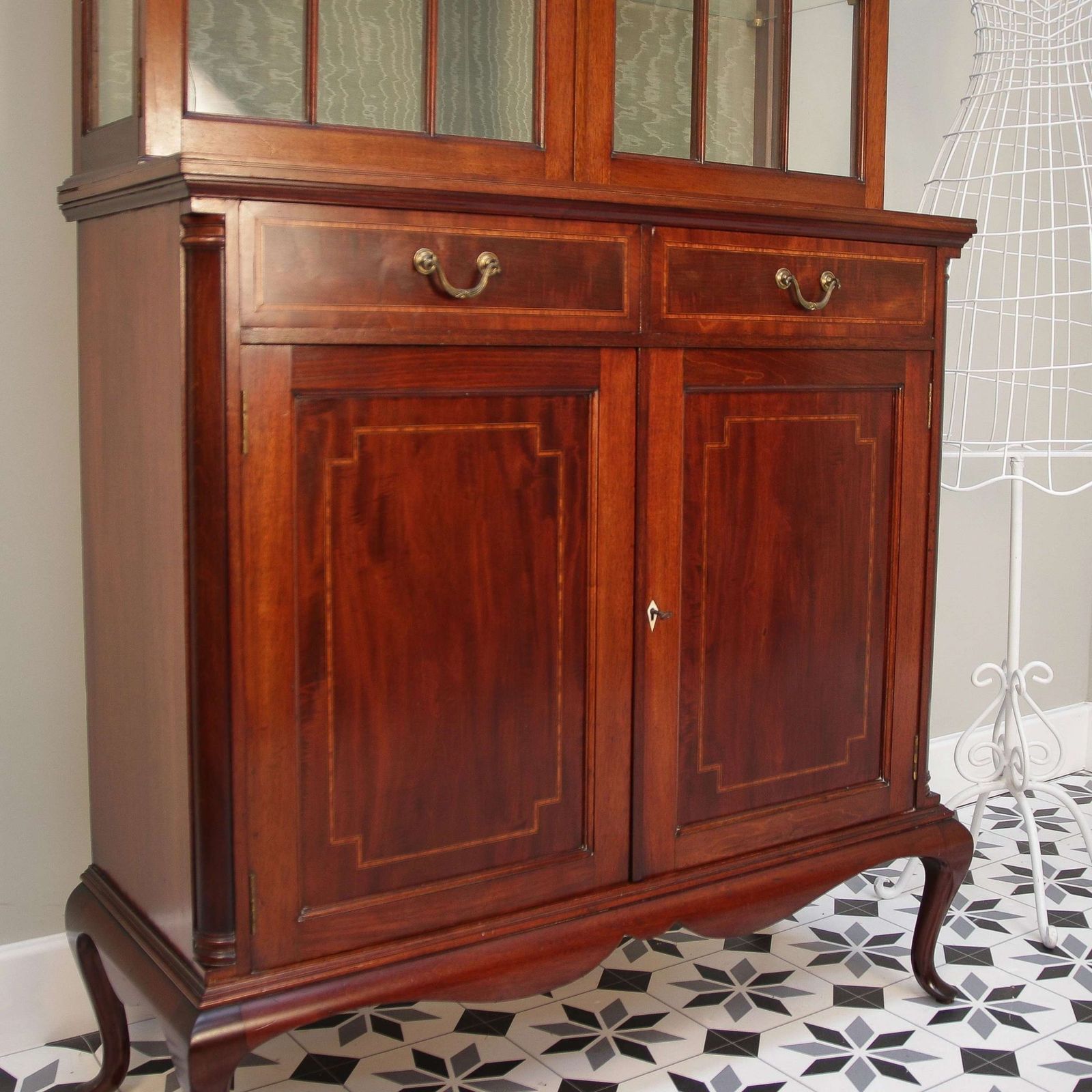 Antique Edwardian Inlaid Mahogany Bookcase On Cabriole Legs. photo vinterior