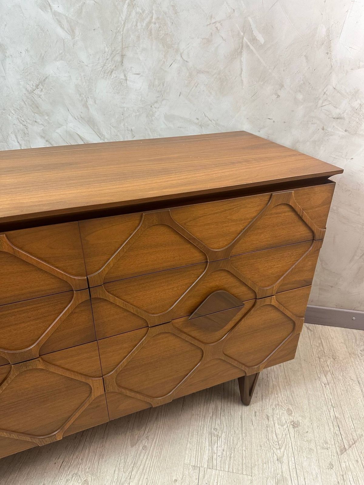 734.0 Contemporary Chest Of Drawers photo