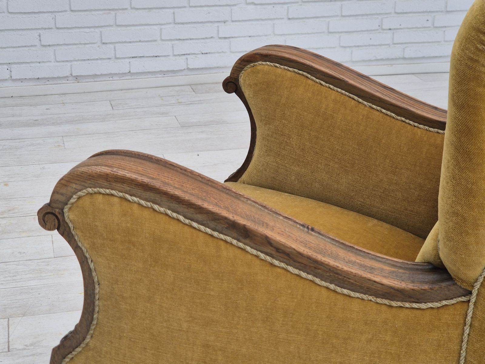 photo vinterior 1960s, Danish Relax Armchair, Yellow Honning Furniture Velour, Oak Wood, Original.