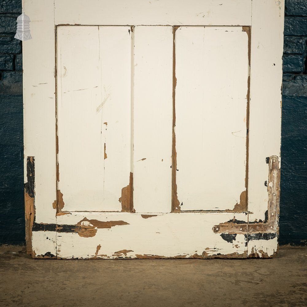 Home Fixtures Reclaimed 4 Panel Door – Distressed White & Black Paint, Suffolk Latch. photo