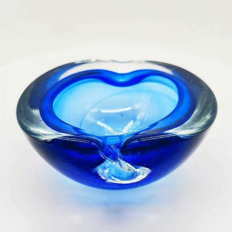 1960s Sunning Heart Shaped Ashtray Or Catch All In Murano Glass By Flavio Poli For Seguso. Made In Italy. photo vinterior