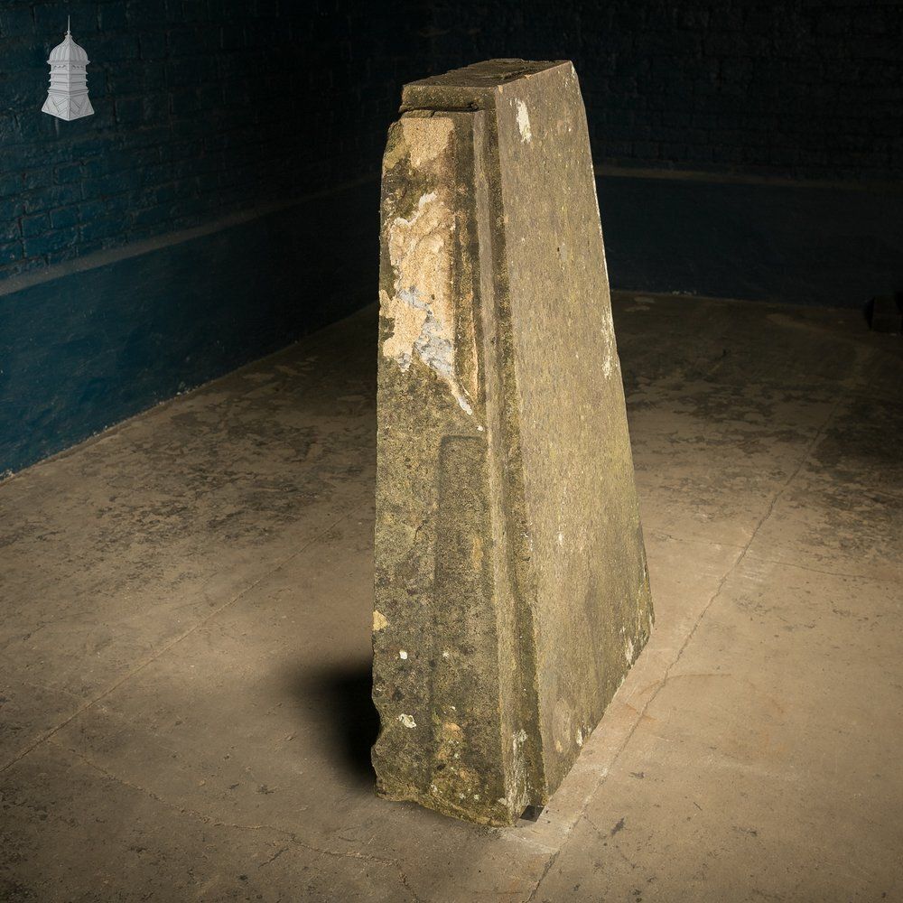 Large Architectural Keystone photo vinterior