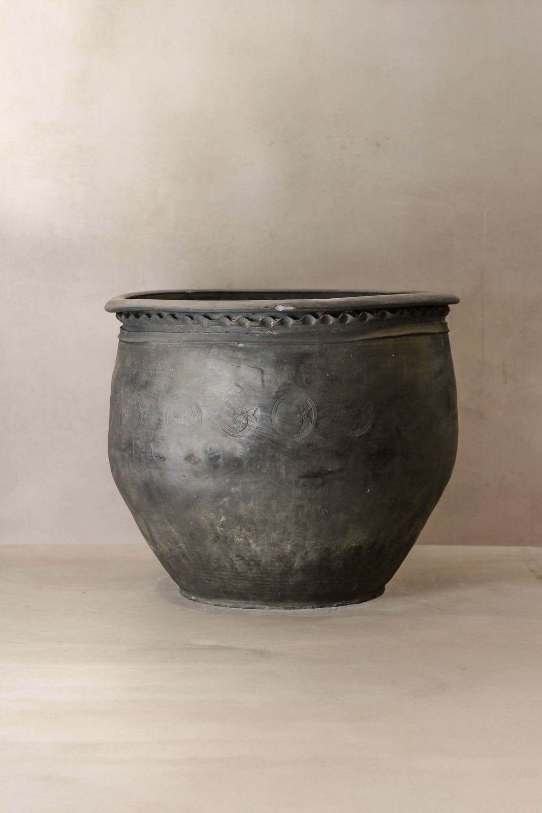 Big Old Grey Asian Pots   L017 photo 525.0