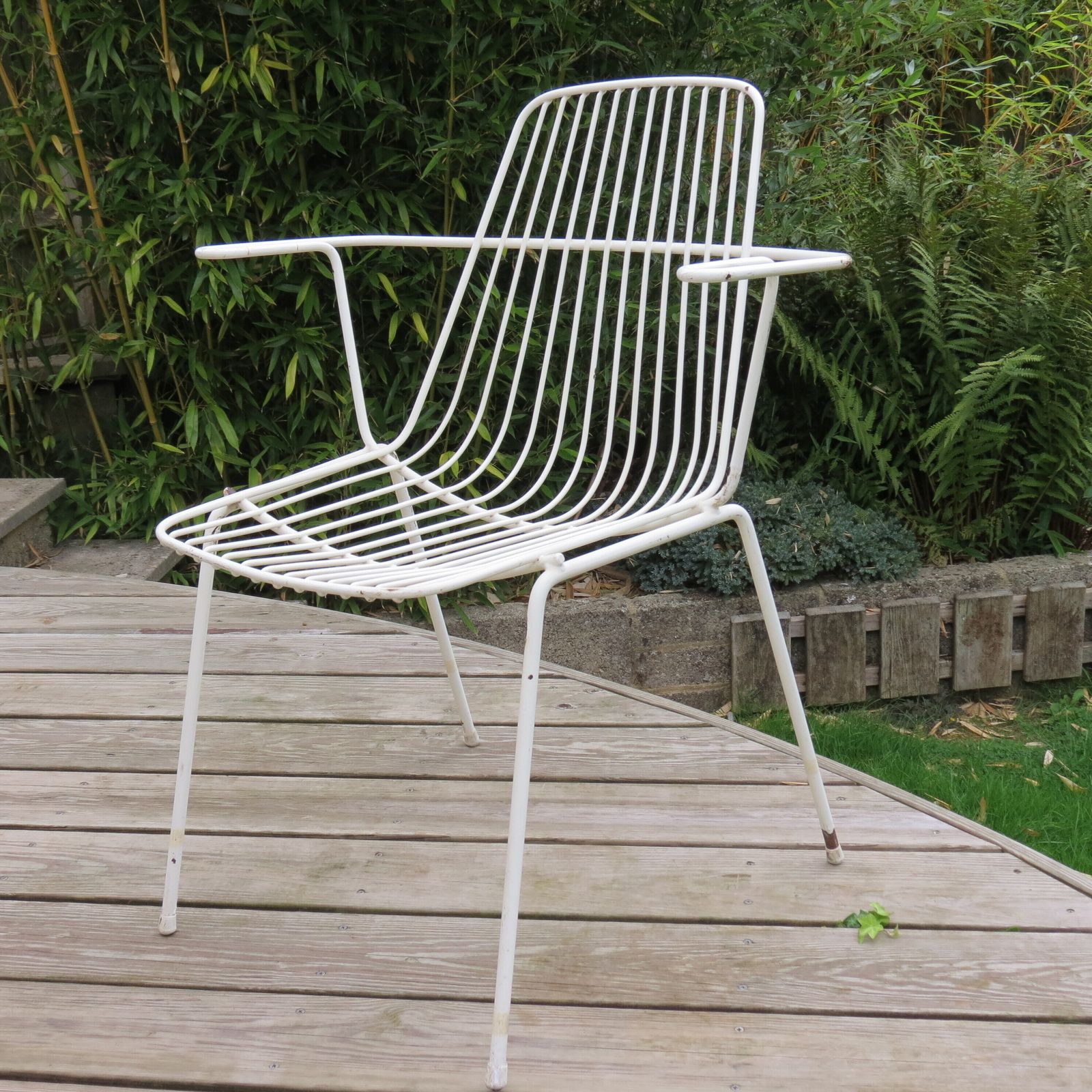 photo vinterior 1960s Mid Century White Metal Garden Chair
