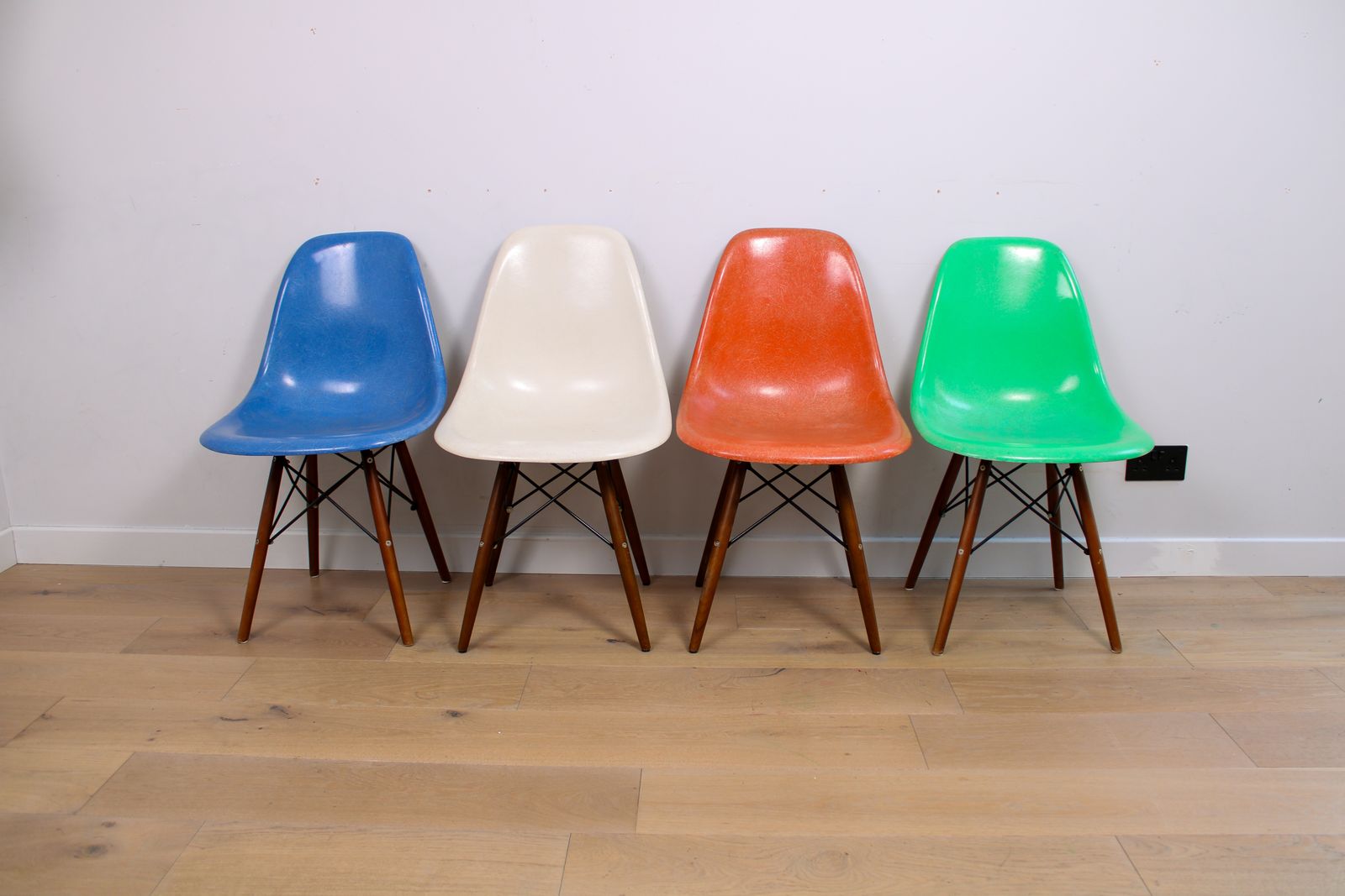 A Mixed (Harlequin) Set Of 8 Original Herman Miller Fiberglass Eames Dsw Chairs photo vinterior