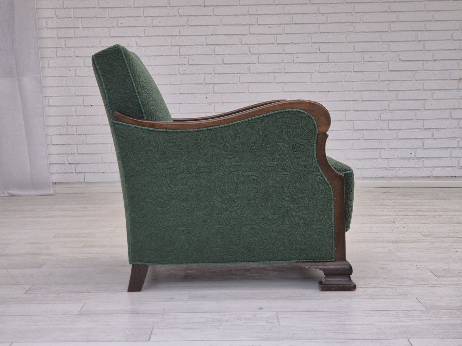 photo vintage Ca. Jaren 1950, Deense Relaxstoel, Groene Meubelmix Wollen Stof, Beukenhout.